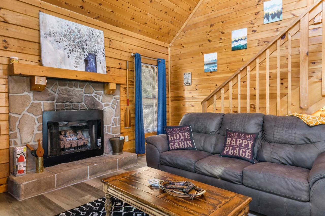 Serenity, A Rustic Log Cabin Retreat Sevierville Exterior foto