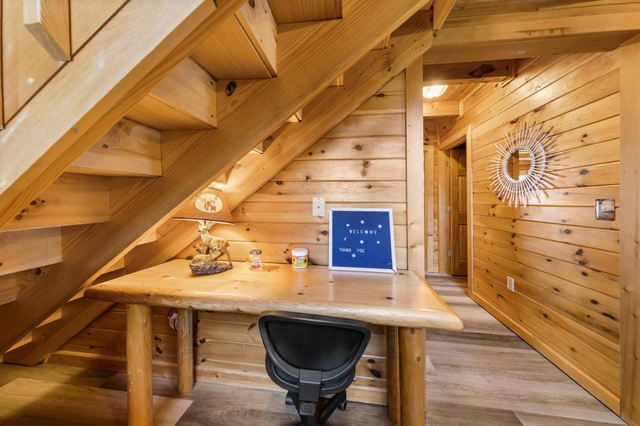 Serenity, A Rustic Log Cabin Retreat Sevierville Exterior foto