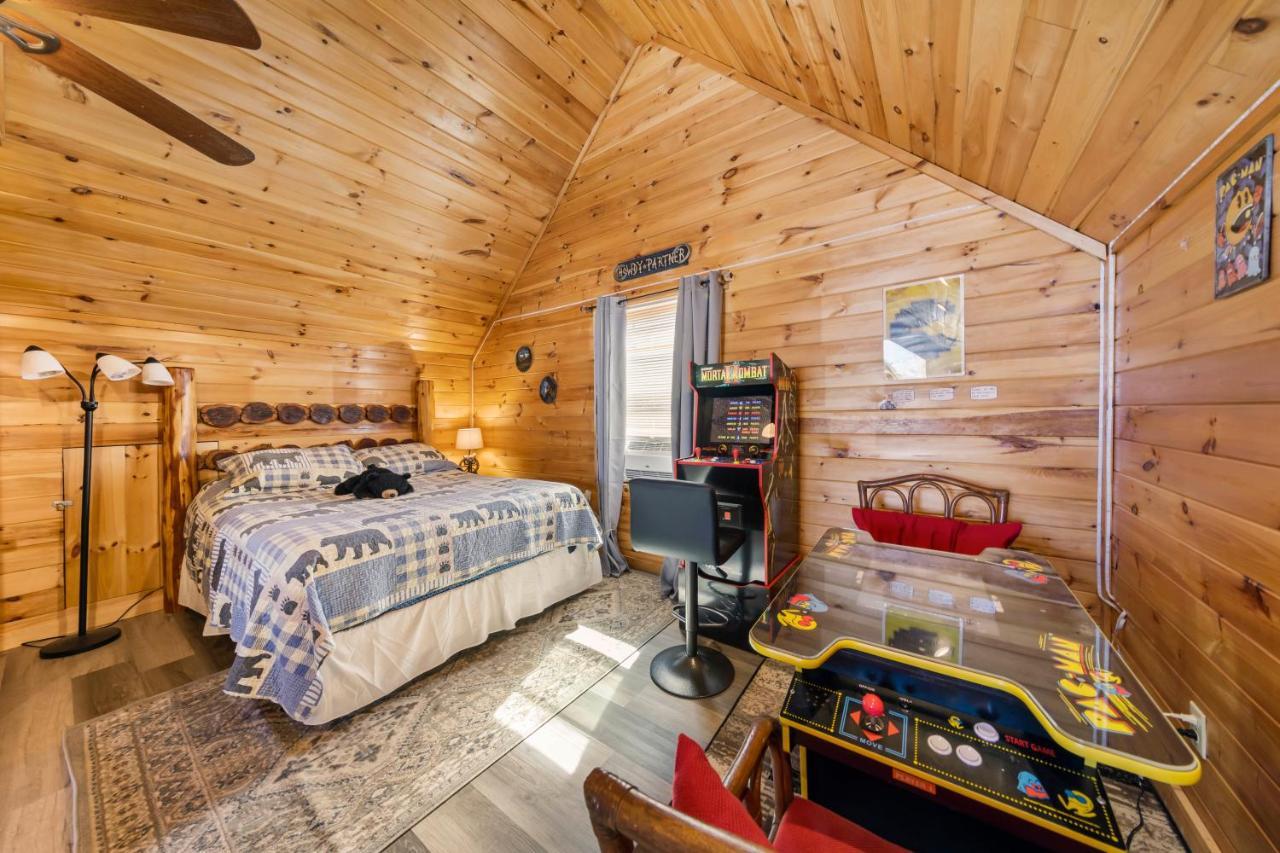 Serenity, A Rustic Log Cabin Retreat Sevierville Exterior foto