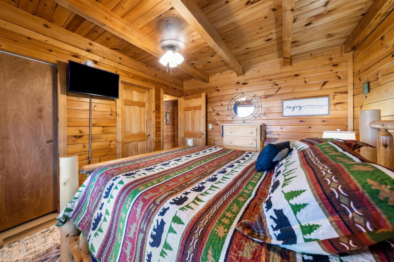 Serenity, A Rustic Log Cabin Retreat Sevierville Exterior foto
